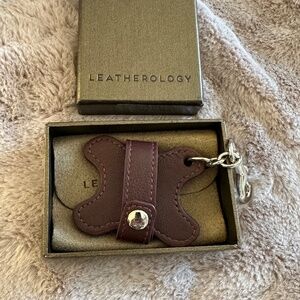 Leatherology Ear Bud keeper